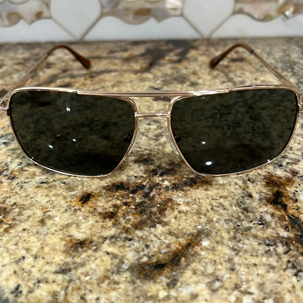 NWOT Kenneth Cole Reaction sunglasses